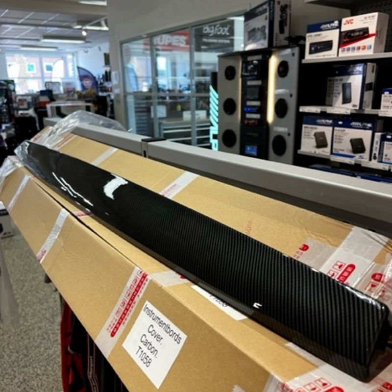 T1058 – Carbon cover til instrumentbord Tesla Model 3 - GreenGoing
